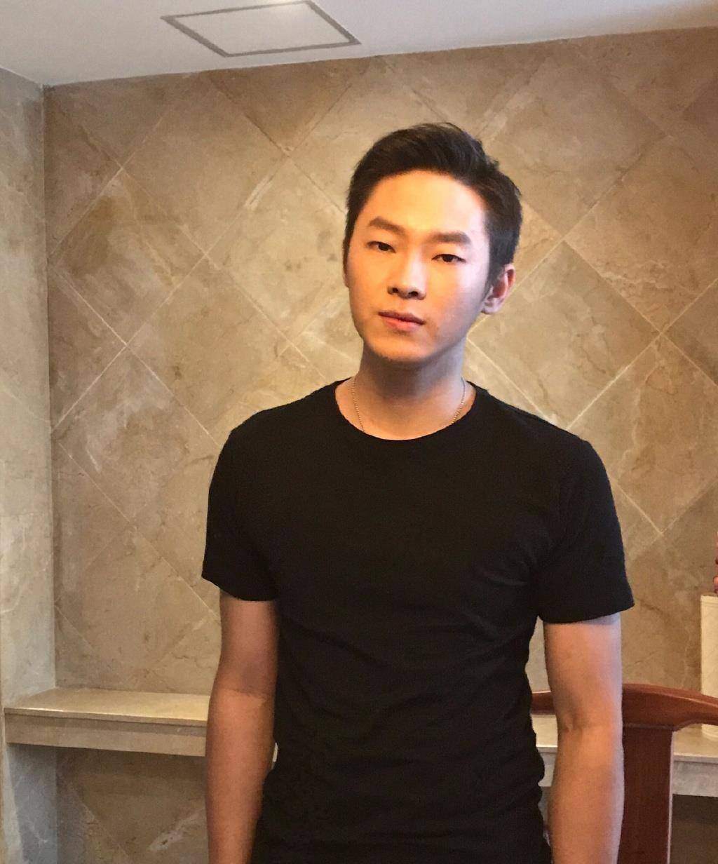 岳云鹏称赞梁博唱得好,梁博的回答堪称完美,网友:长得像他的都心疼