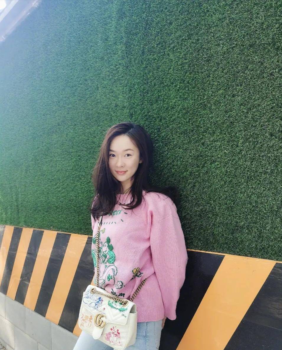 霍思燕的肚子是照片的焦点,嗯哼大概有个妹妹_杜江_夫妻_孕妇