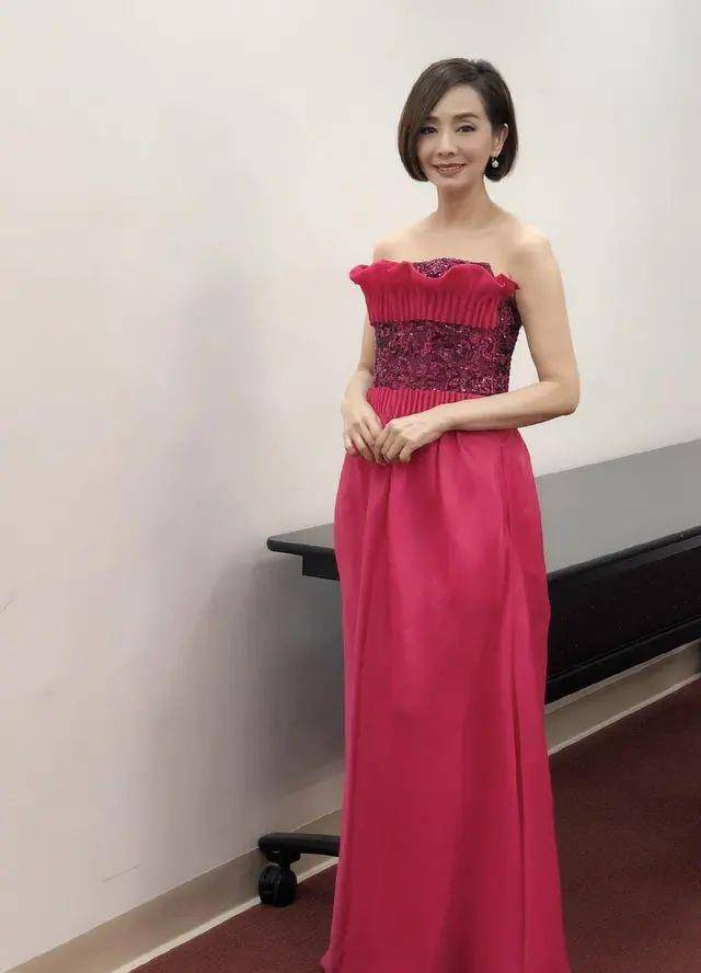 毛舜筠年轻时美的惊人,老了发福有皱纹又如何,满身的优雅气质!