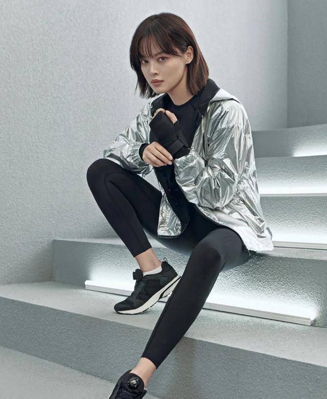 辛芷蕾穿运动服,这才是正确的打开方式,有凹凸不平_身材_曲线_黑色