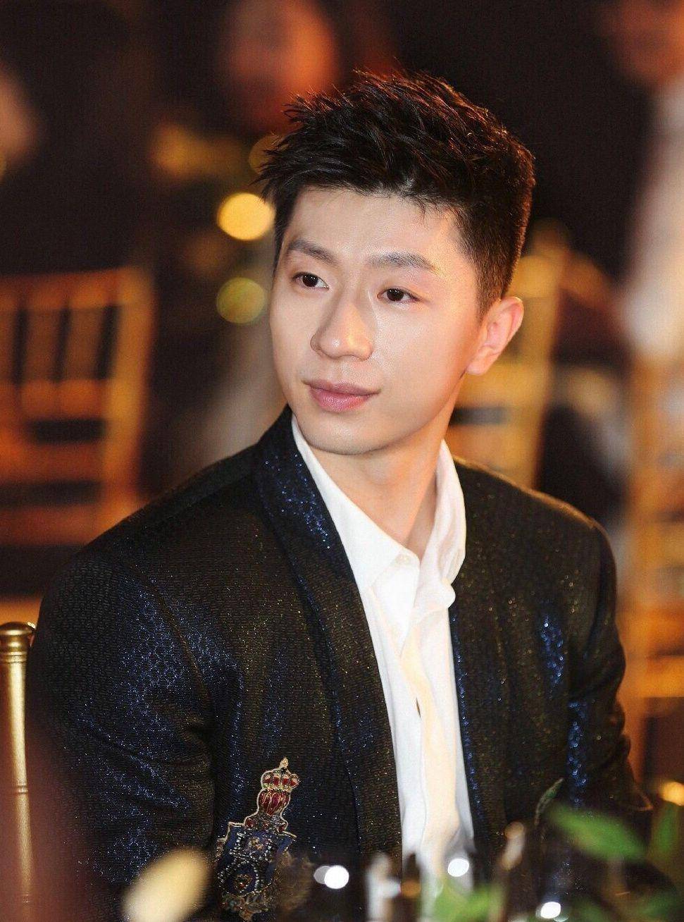 马龙的大背头好帅!