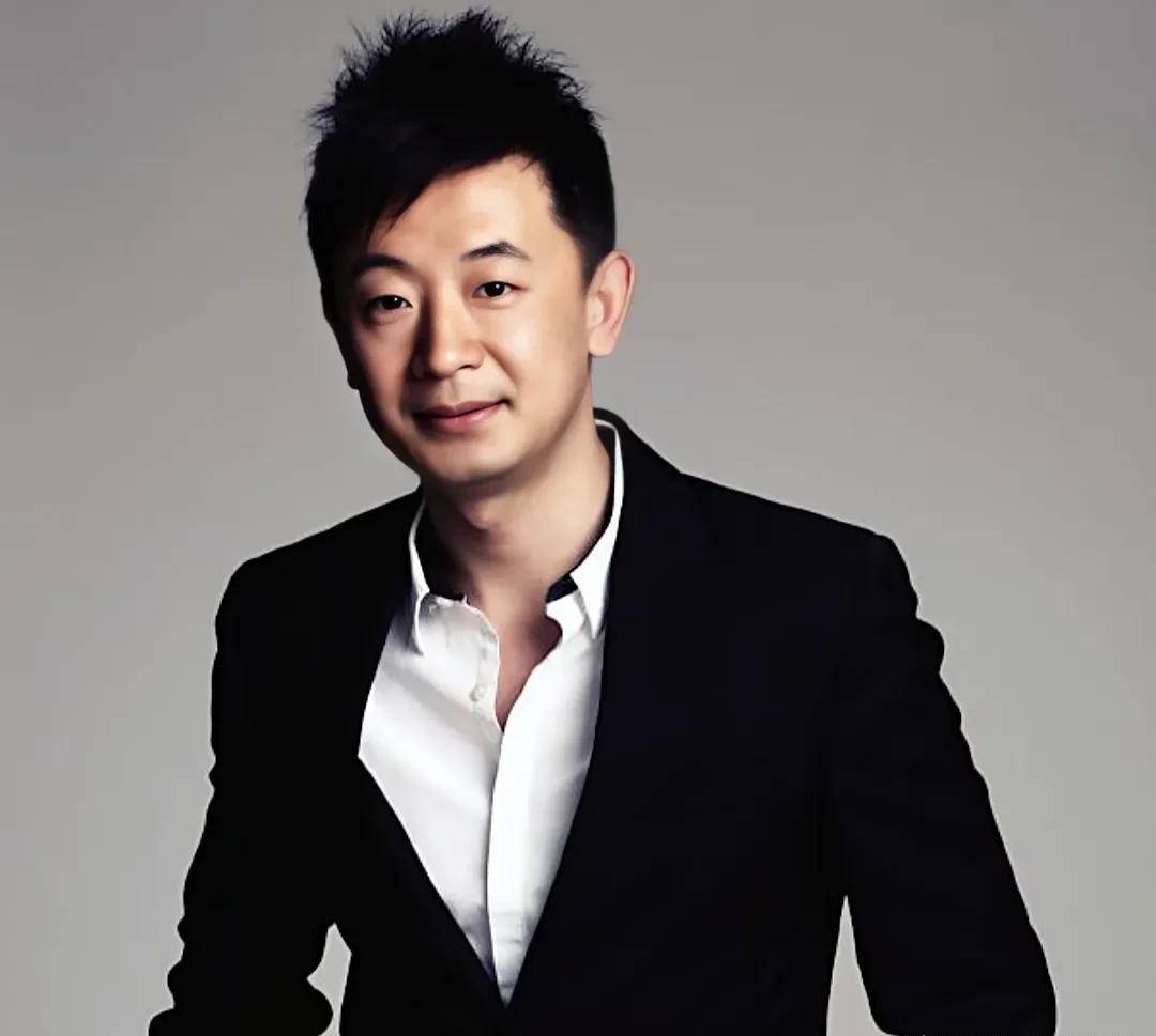 几次找他都被他拒绝了,恼羞成怒的大佬于是买通黄海波的司机,灌醉了