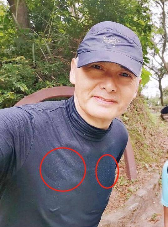 65岁周润发近照接地气!