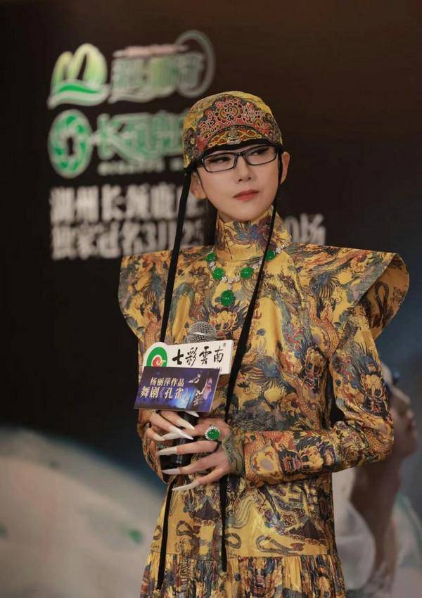 七彩云南代言人杨丽萍杨丽萍与舞者为舞蹈而生 为生命起舞"《孔雀》是