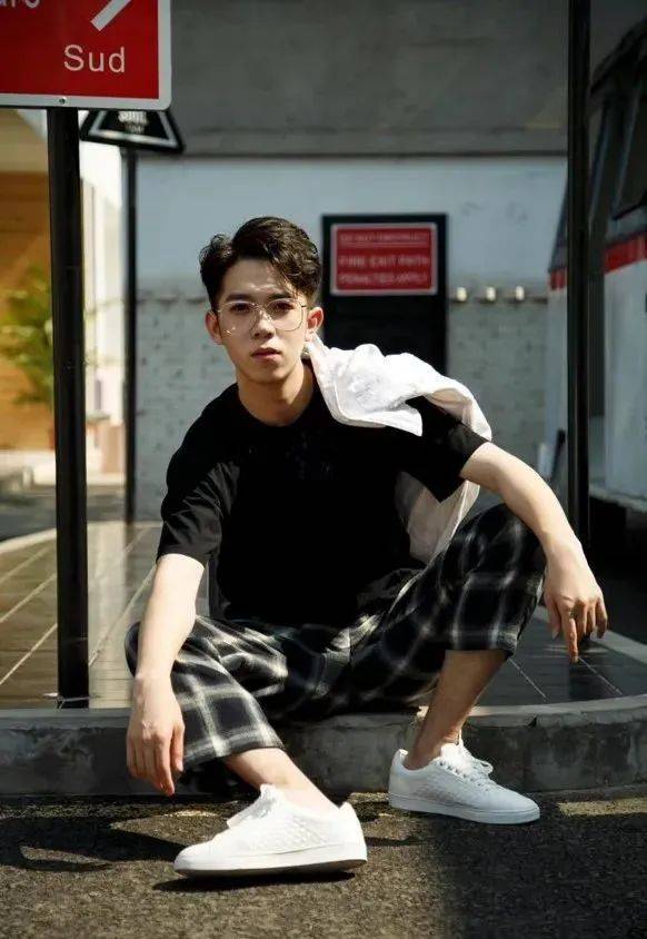 演员高宇航签约caa中国,以青春为底色诠释不同角色_电影_青年时期