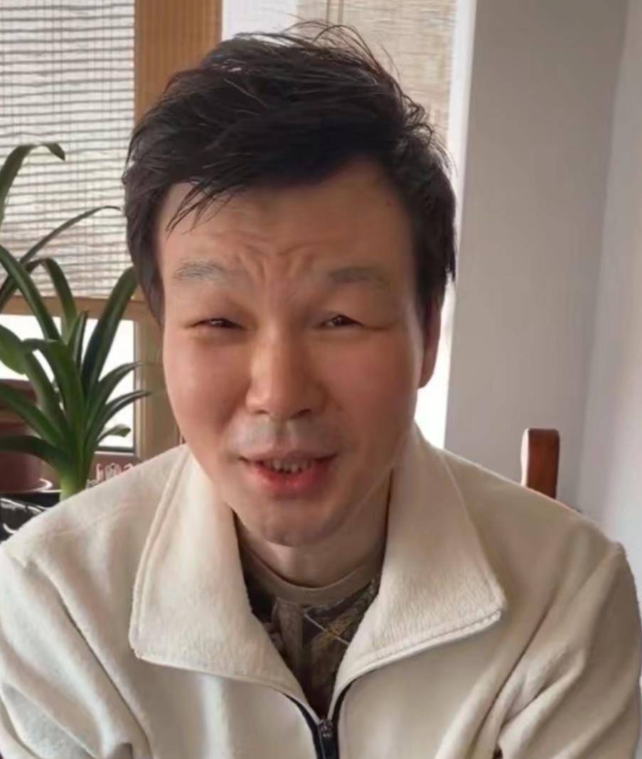 希望李彬的身体能早日好起来,早日回归他热爱的舞台,用自己的专业能力