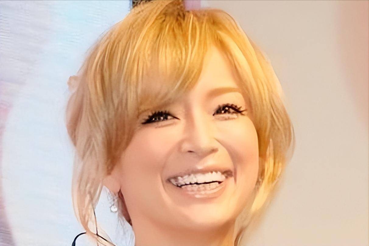 国外天后滨崎步:早年情路艰难,如今不结婚生二胎,孩子生父成谜_工作