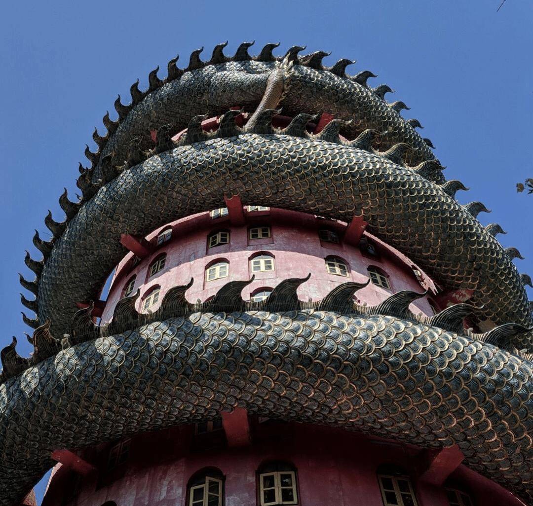 龙庙到底是何人何时修建,到现在已经是一个解不开的谜,就连当地人都不