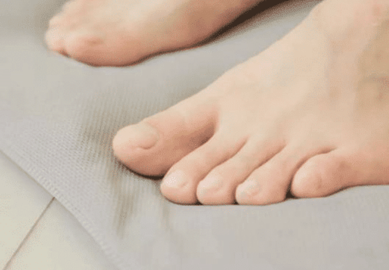 2.脚底冰冷睡了一晚,第二天醒来就不会有睡意了.