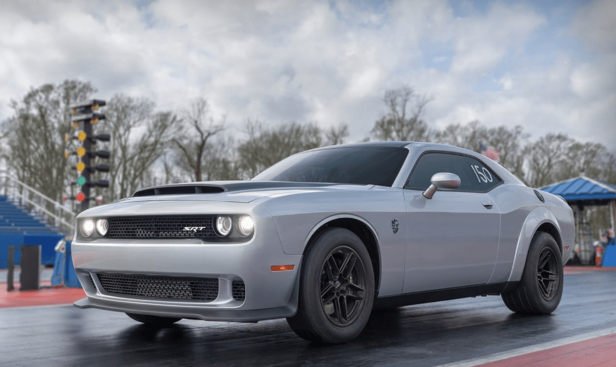 道奇挑战者srt相信不少美系迷都知道,它与福特野马,雪佛兰科迈罗并称