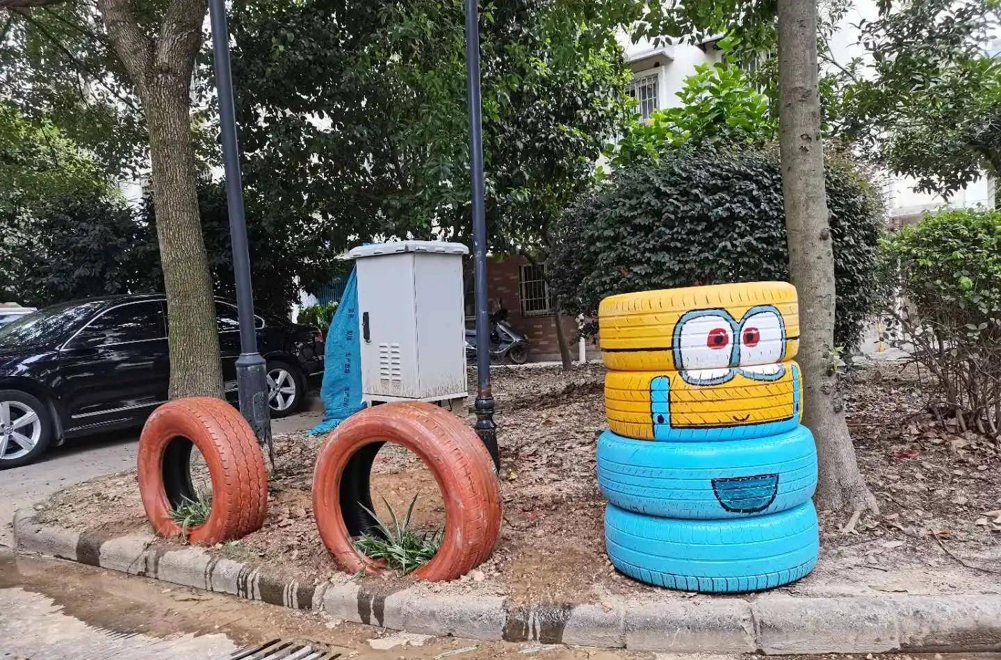 买了几个废旧轮胎,改成椅子和花盆,竟比买的还好看_创意_装饰_花坛