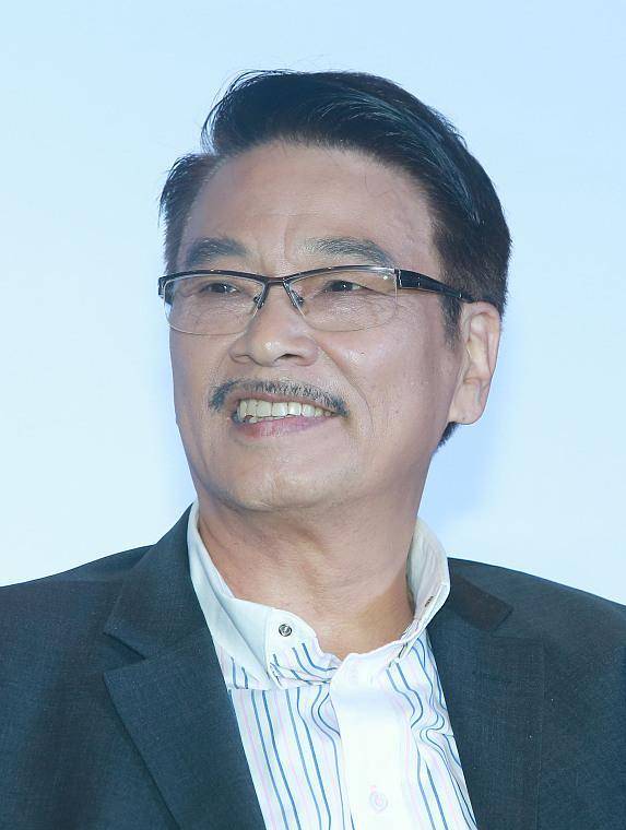 吴孟达谈周星驰拍戏,确实有天赋,片场拍戏他感动过很多人_港币_因为