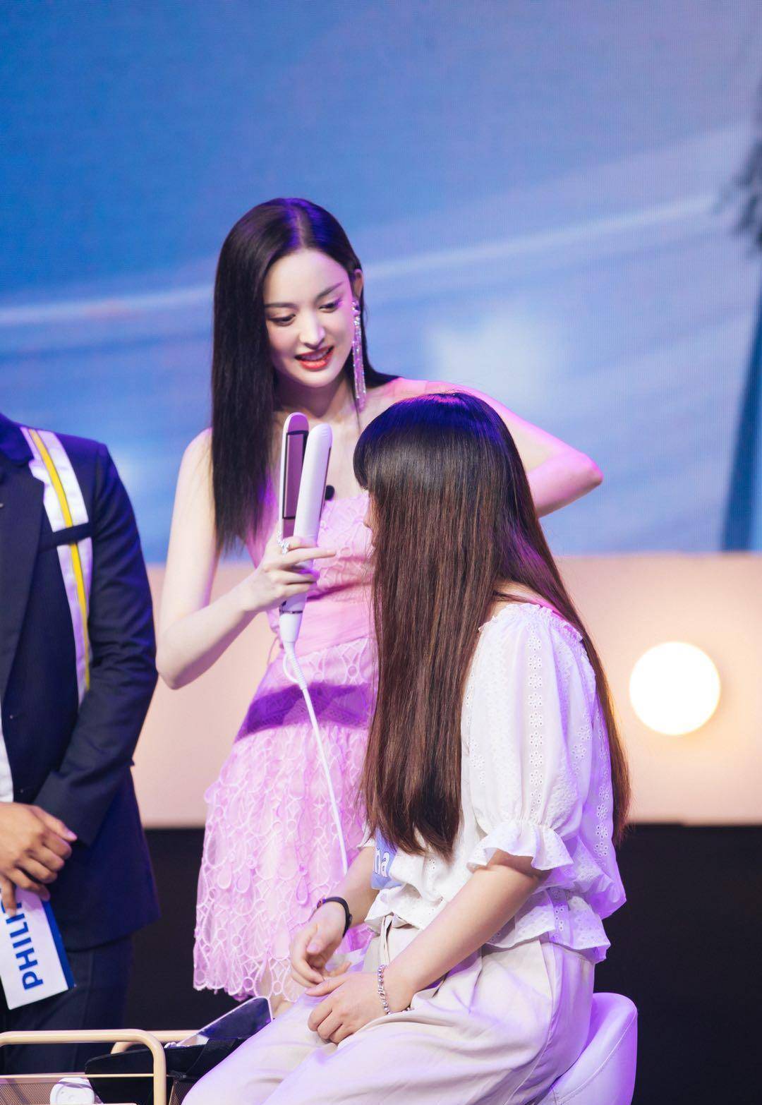 古力娜扎现身发布会,一身粉色连衣裙,美到发光_色调_的设计_内容