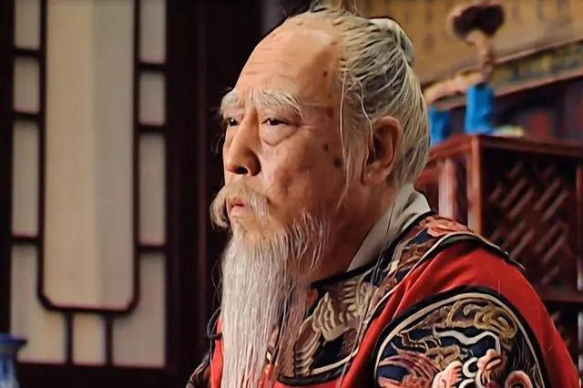 80多岁严嵩睡觉,让两个少女暖脚?一代奸臣的另类人生_夏言_嘉靖_皇帝