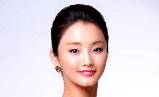 中戏毕业的刘芊含,经常扮演媳妇的角色,被网友称呼为国民好媳妇_作为