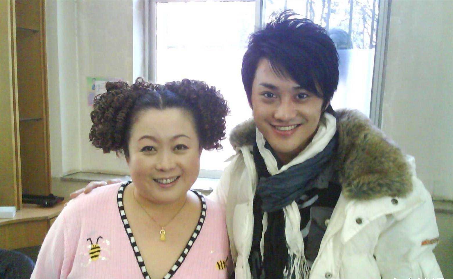 59岁的张海燕,男友只找小鲜肉,被称为"现代武则天"_萧亚轩_王胜利