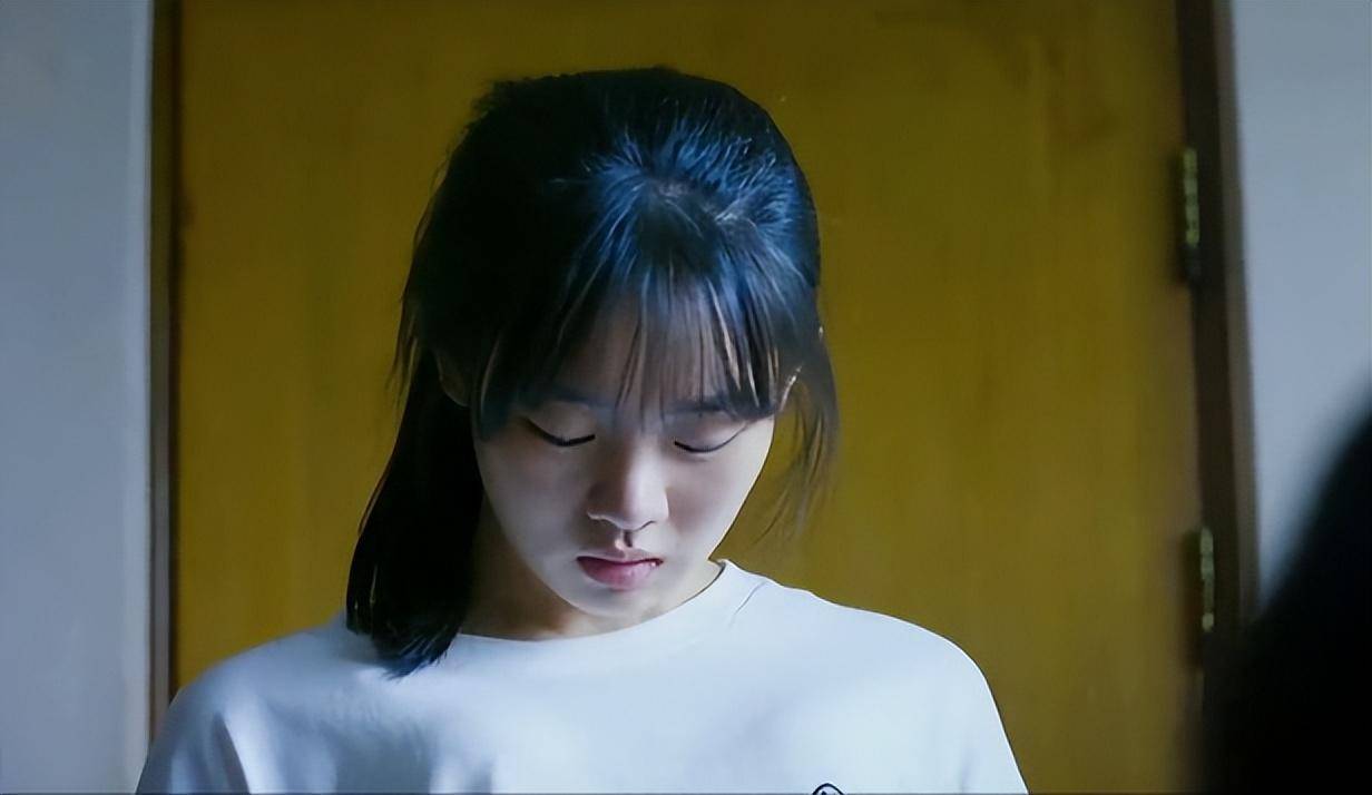 继父垂涎女儿8年,生母视若无睹酿成悲剧,《零下的风》值得深思