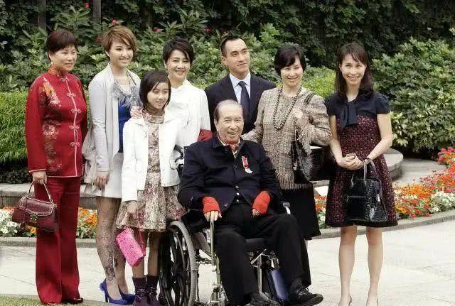 与利智,邓咏诗,狄波拉,邝美云等,不得不说的一些事_何老大_李连杰