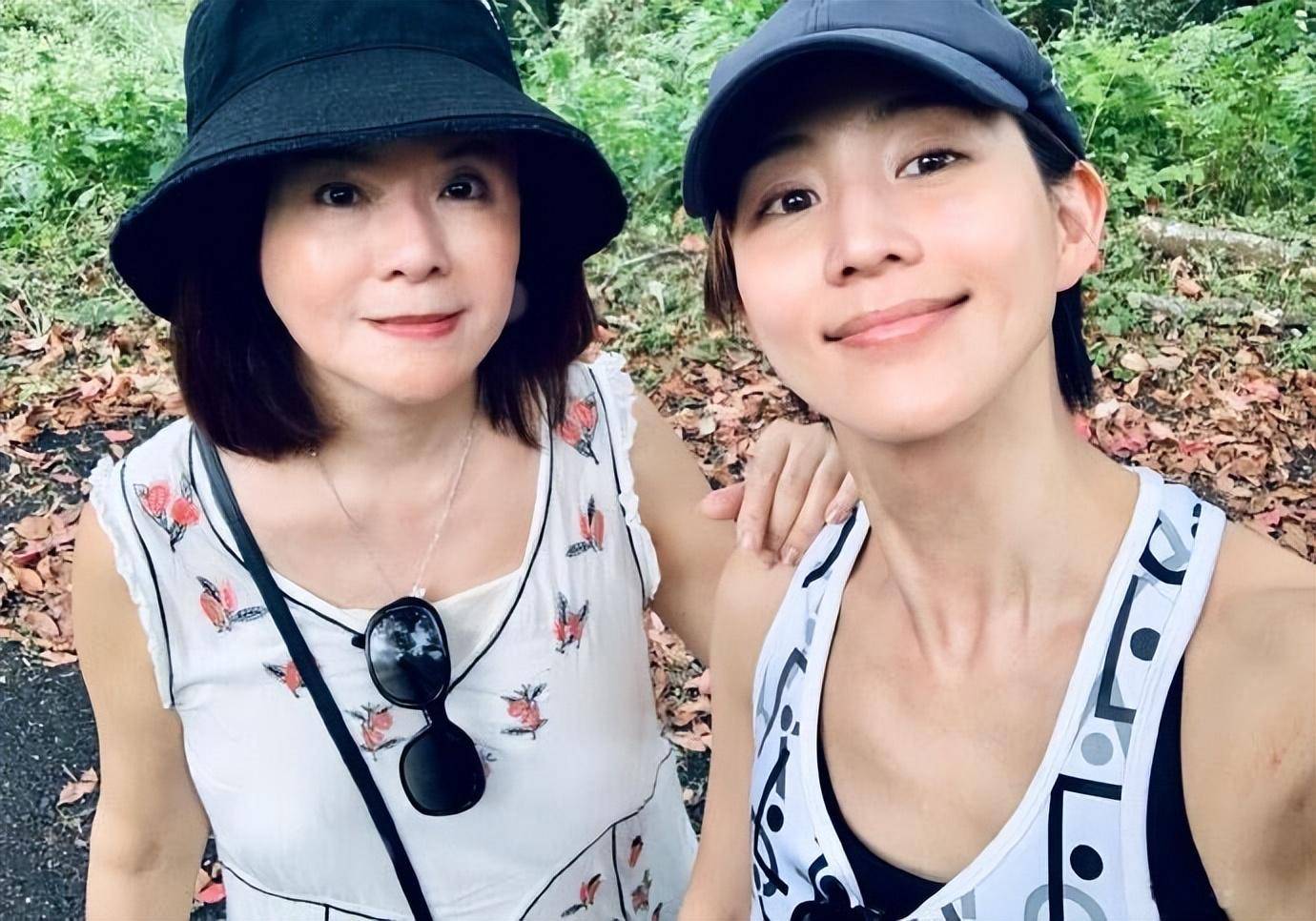 看了张钧甯和妈妈的合影,才明白"基因"真的很重要!_造型_风格_时尚