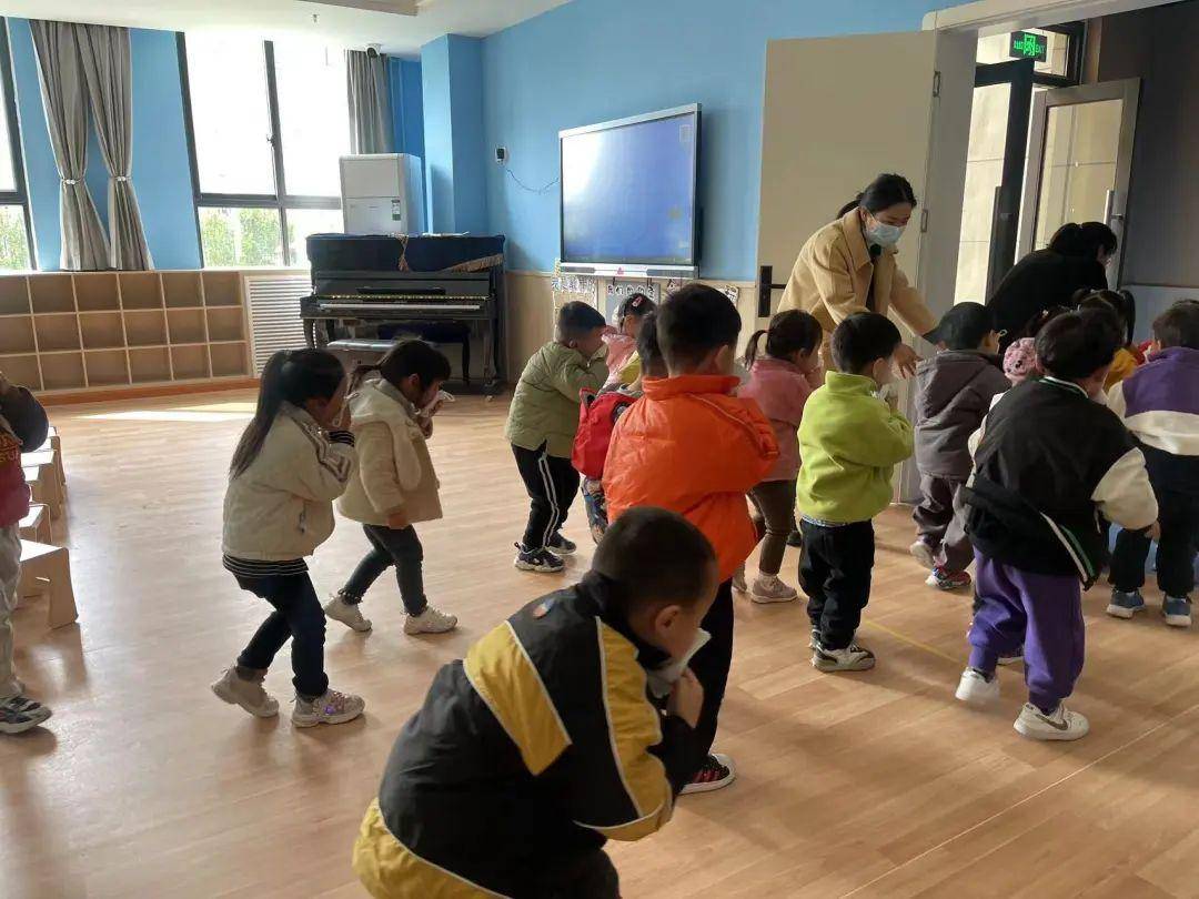 安全记心间—迎宾路街道办事处中心幼儿园消防安全演练活动纪实