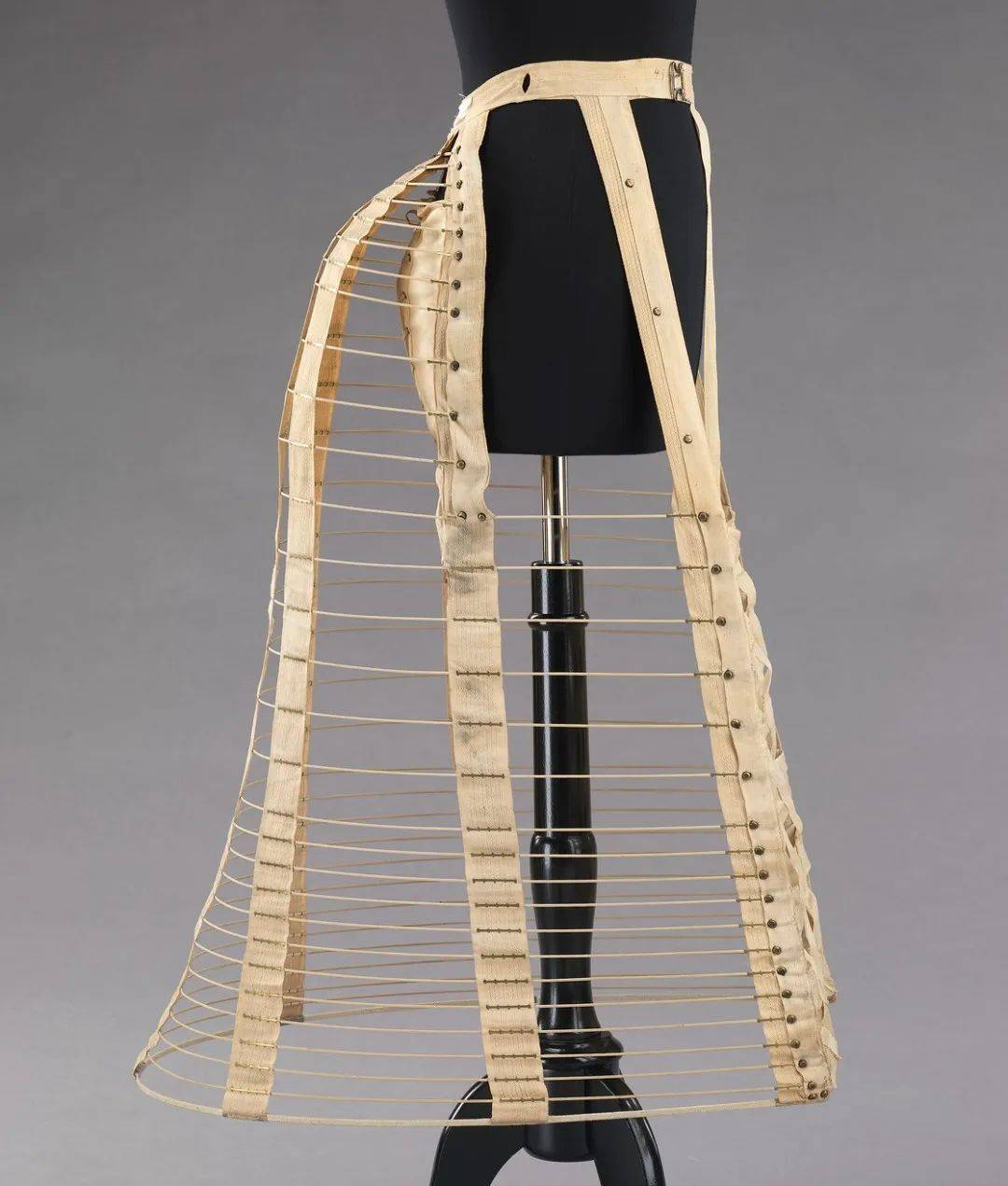 《镀金时代》的纽约名媛,都要靠它"保持身材"_巴斯尔_罗素_夫人