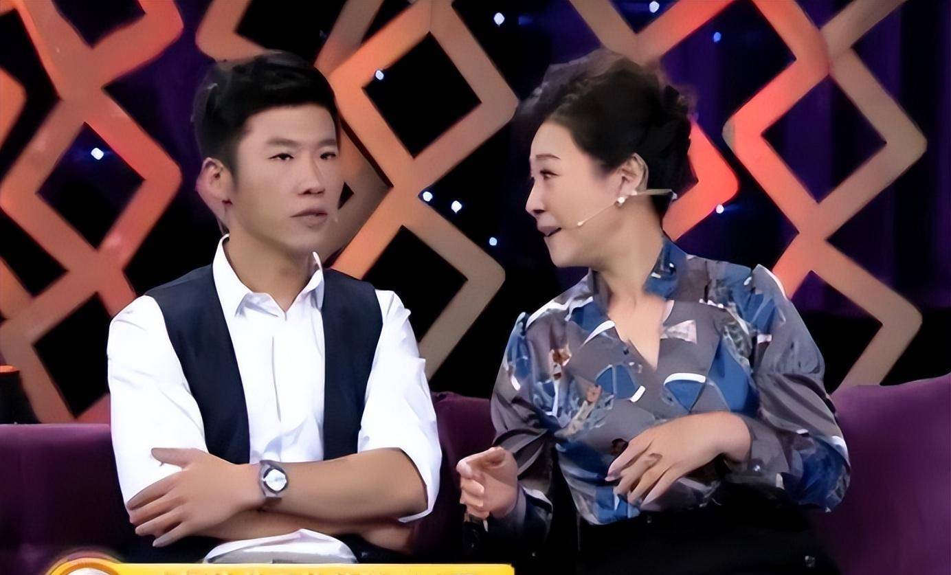 演员王骁:40岁走红,娶平凡妻子生一女,是母亲王馥荔的骄傲_父母_孩子_儿子