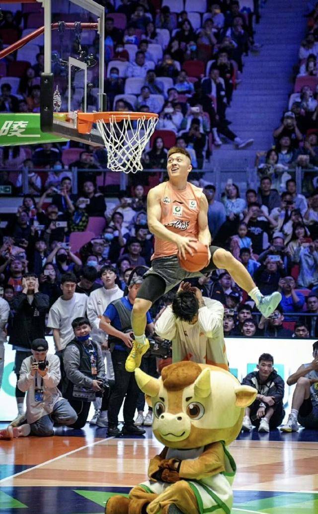 期待杨浩的表现_决赛_曾凡_1