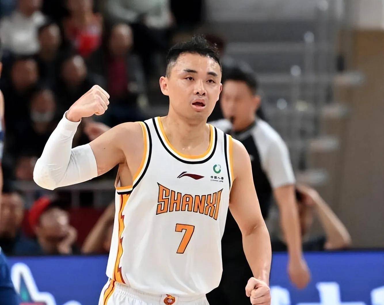 金金晋级人情世故,杨浩看呆徐杰,原帅自信回头!_扣篮_张镇_决赛