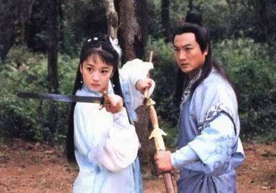 香港改编自:《天剑绝刀》小说上线:1989年《天剑绝刀》被改编成电视剧