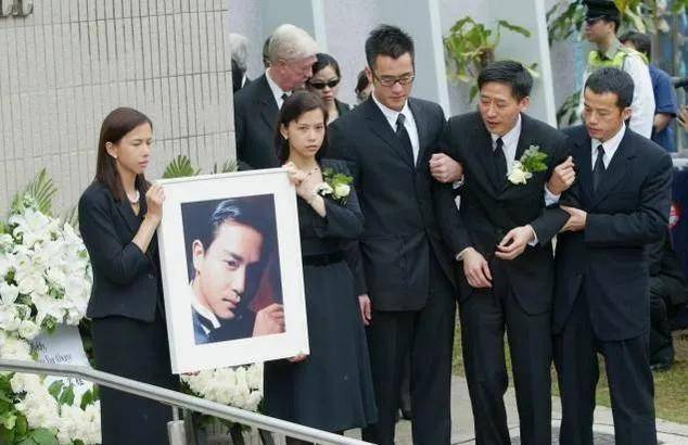 盘点娱乐圈中公开出柜的五位男明星,其中竟然有爱豆出身_唐鹤德