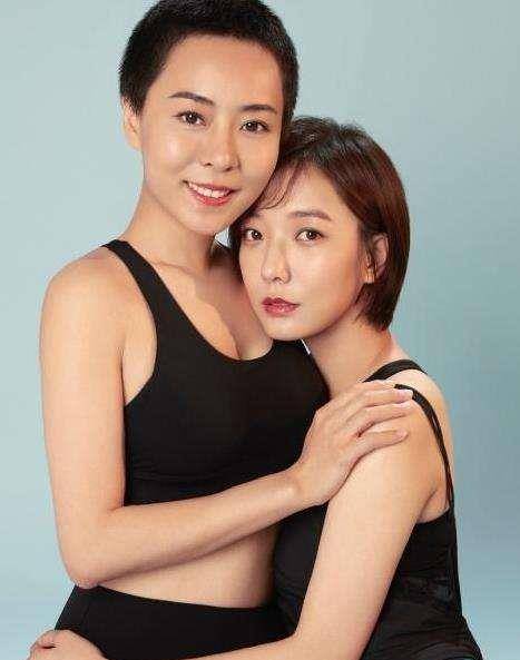 而姐姐毕业于北舞,姐姐虽然不及妹妹王珞丹的名气高,但姐姐王楚函可谓