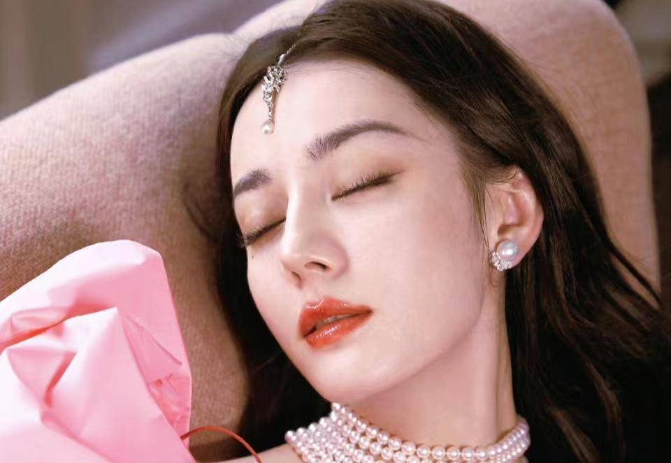 看了迪丽热巴微博之夜的表现,想起她曾经说过的话,发现字字珠玑_证据