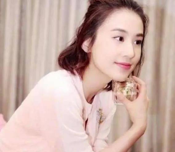 与伊能静都是“姐姐”，一瓶面霜200万，黄圣依的贵妇生活更不同