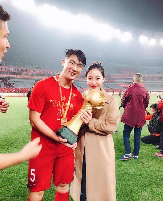 戴老板终于认输了,他向陈晨道歉,是谁被别人挑衅了?