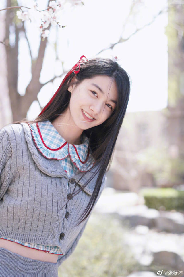 童星张籽沐晒照甜美温柔,长发披肩气质佳,超高颜值受期待_作品_笑容