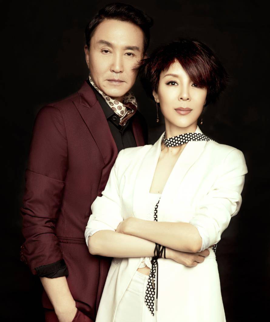 吴刚:与岳秀清恩爱30余年,儿子也是演员,如今一家三口幸福甜蜜_差距