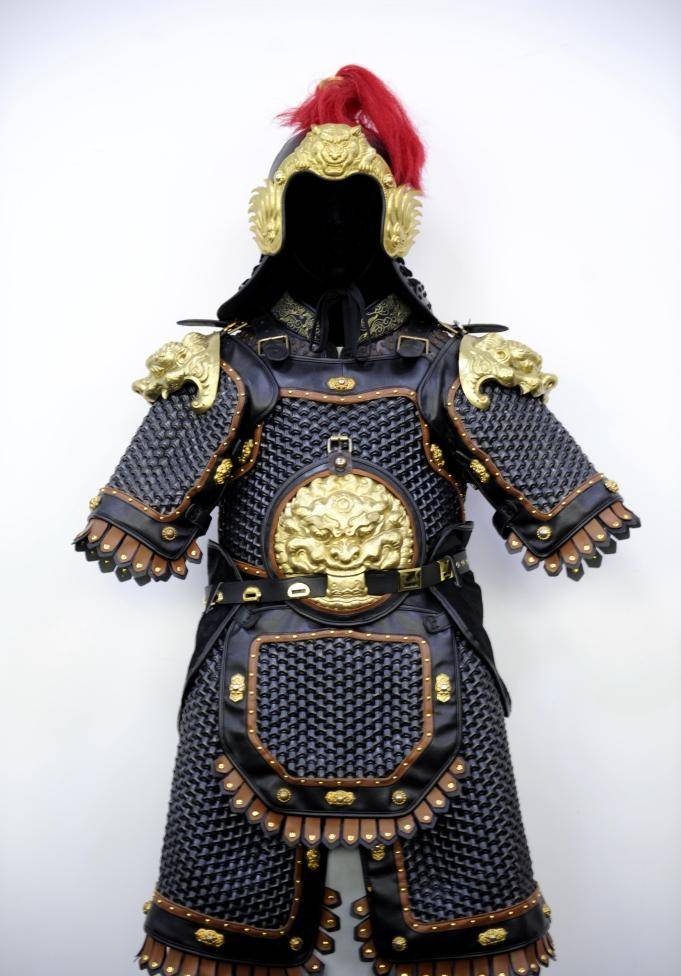 西安铠甲制造师复刻古代甲胄 将儿时梦想搬入现实_中新社_张春永_文化