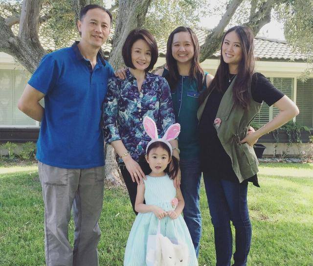 这次也有网友为李安琪说话,认为她在美国长大,英语说的很正常,当然也