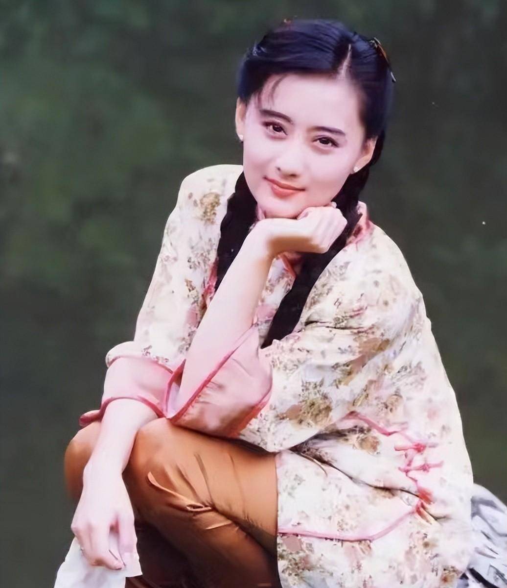 年轻时美得惊为天人,花期却很短,颜值迅速崩塌的5位女星好可惜_陈德容