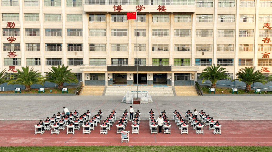 麒麟区第四中学以"清廉学校"为抓手 构建风清气正育人环境_活动_教学