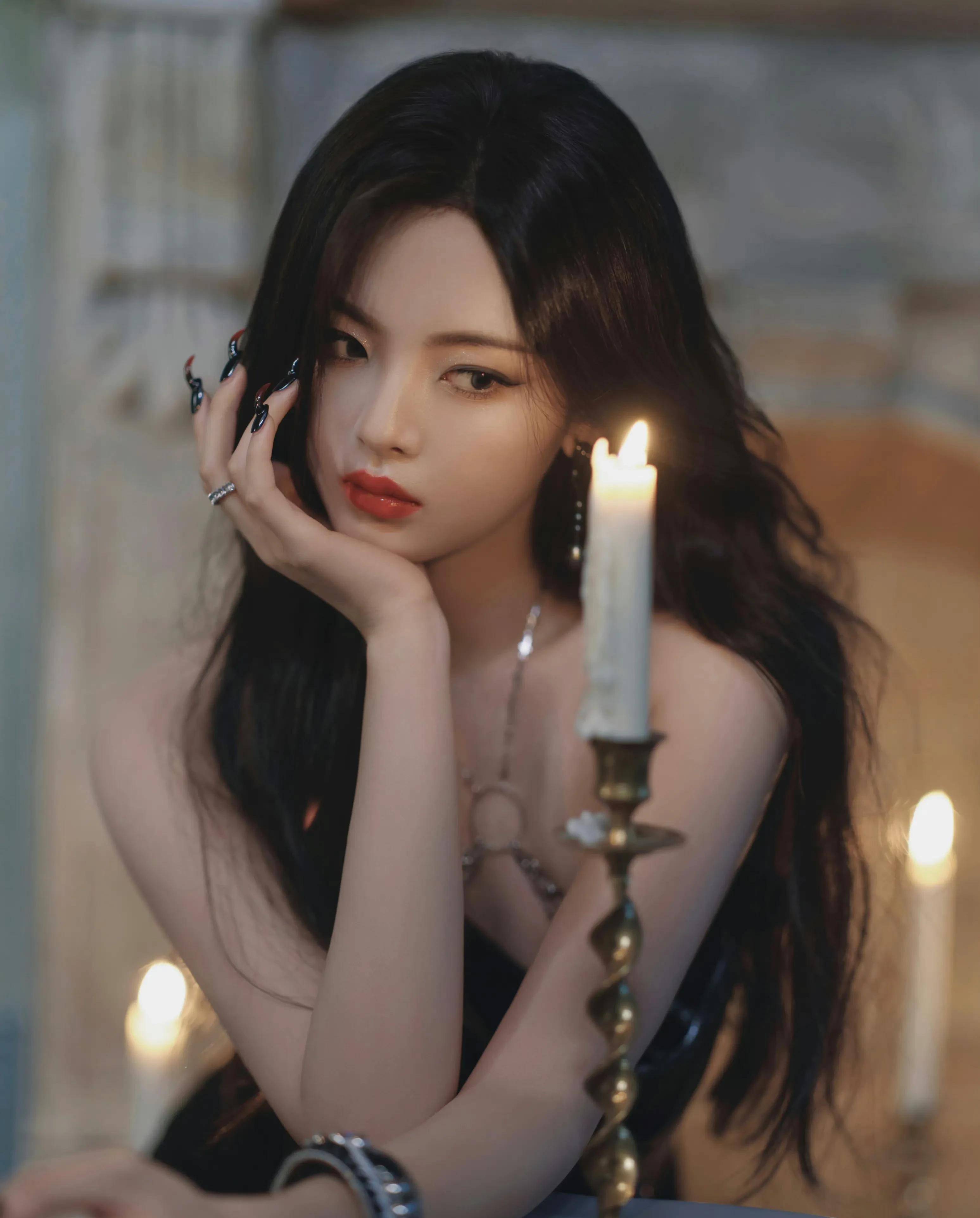 杨超越黑纱抹胸长裙写真,雪肤玉貌太性感撩人了_妹妹_步一_女孩