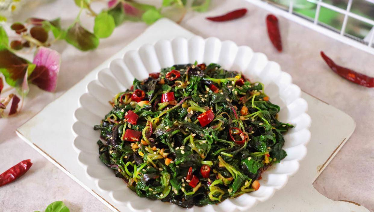 2,凉拌菜:夏天气温高,影响食欲,凉拌菜清凉开胃,无需开火,做法简单