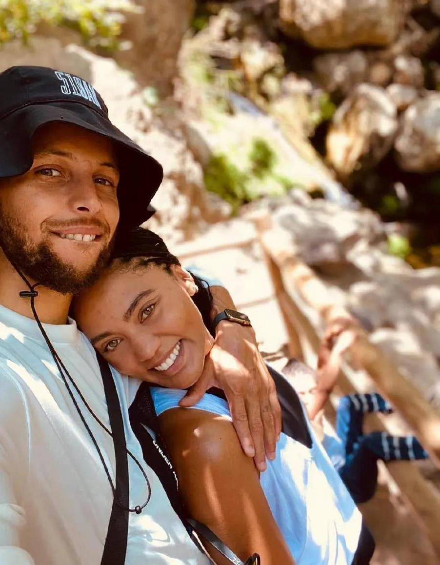浪漫又感人的求婚:nba超级巨星库里如何向阿耶莎求婚成功?