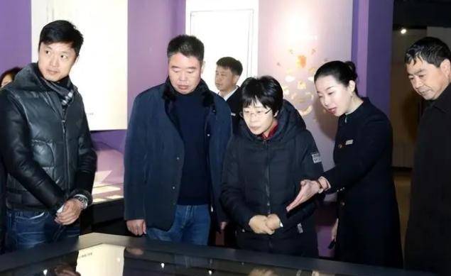 北大才女蒙曼至今还没有结婚,朱迅:你想嫁给谁?