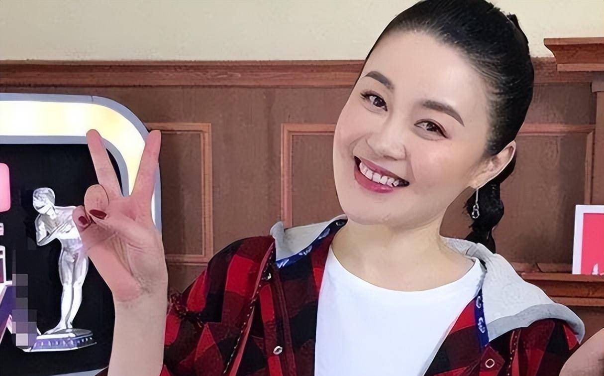 关婷娜历来没有关注过这些绯闻,但打着"本山传媒"灯号的一位名叫张玉