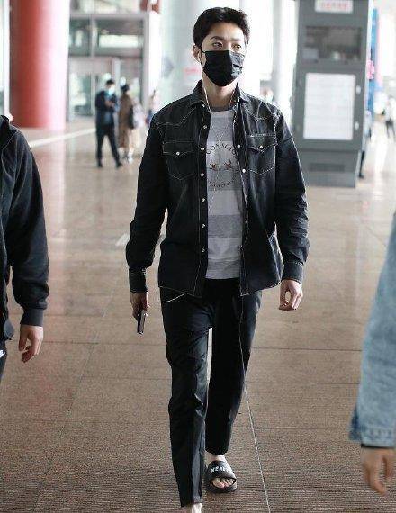 肖战代言李宁卖断货!