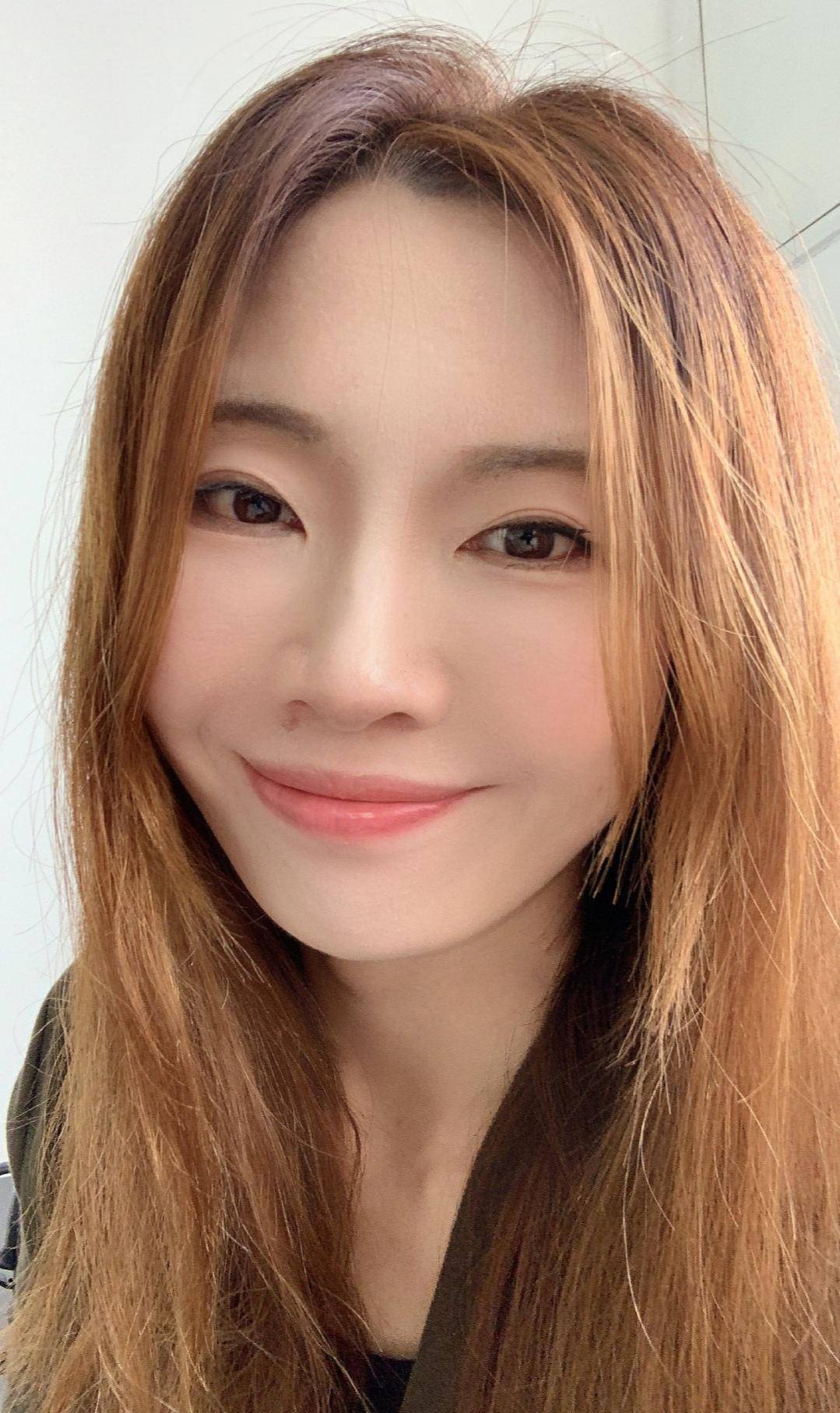 周燕妮首先说:"有一类人总觉得别人在歧视自己,这其实是内心极度自卑