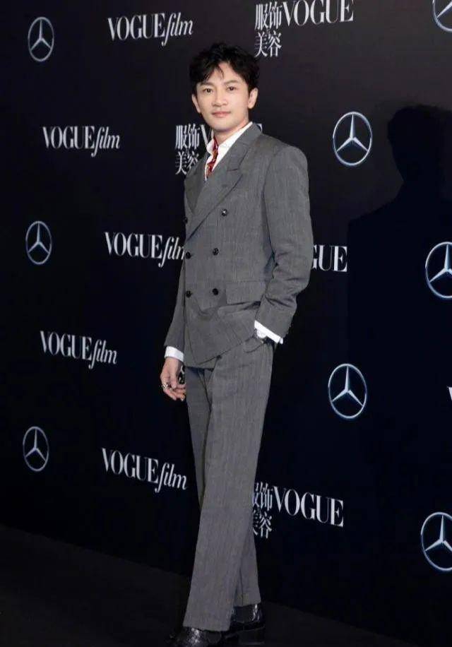 苏有朋这是得罪造型师了?