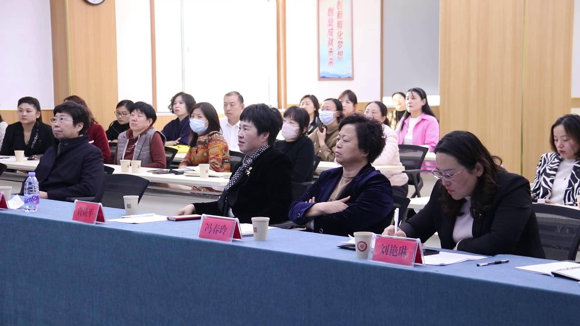 讲座中,赵伟志博士从教育现状,解决方案,解疑答惑三方面出发,针对学生