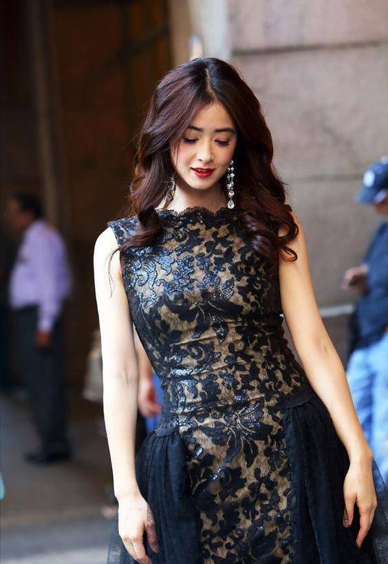 蒋欣又让我印象深刻了,裙子好"紧"敢脱,大框的曲线好美_问题_设计